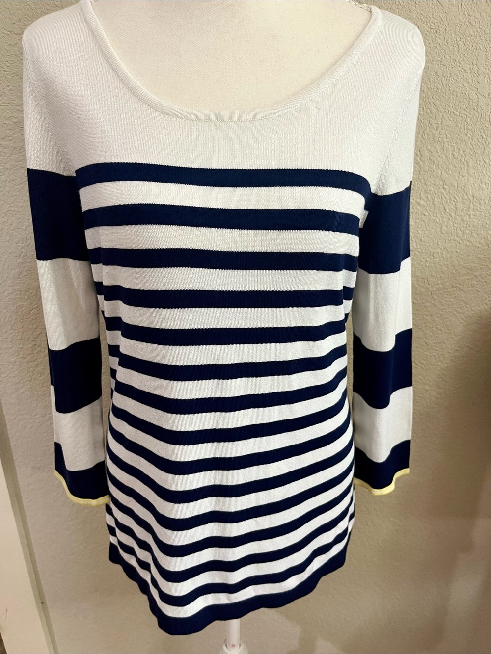Summer & Sage Women’s Navy and White Striped Boatneck Top